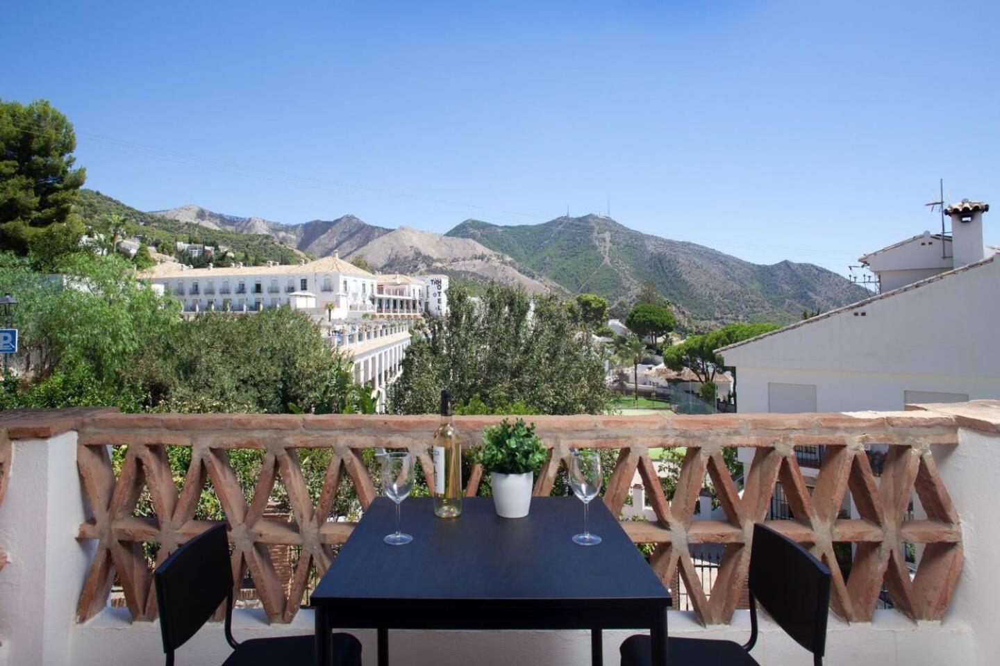 Delightful With Picturesque Views