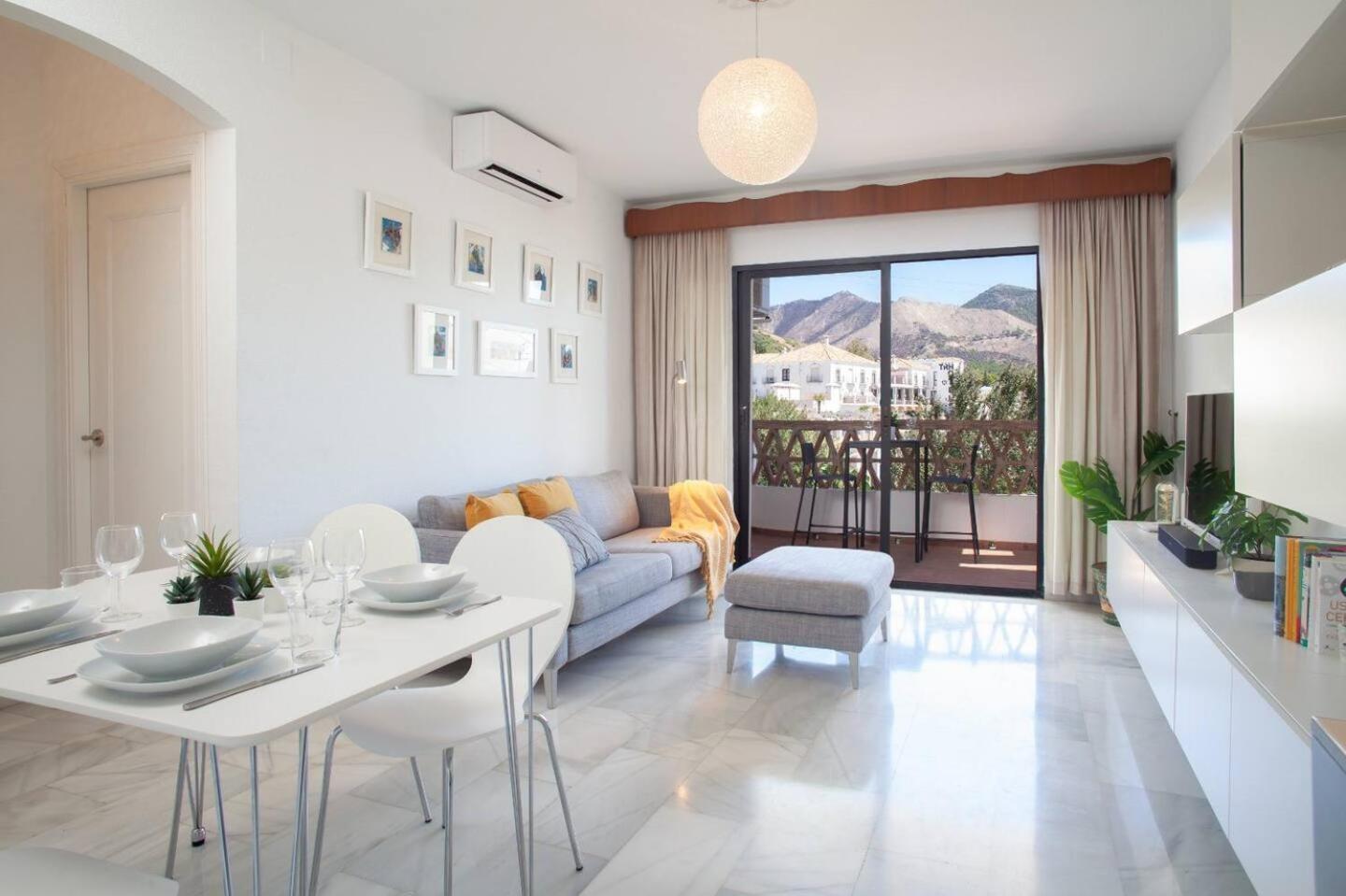 Delightful With Picturesque Views